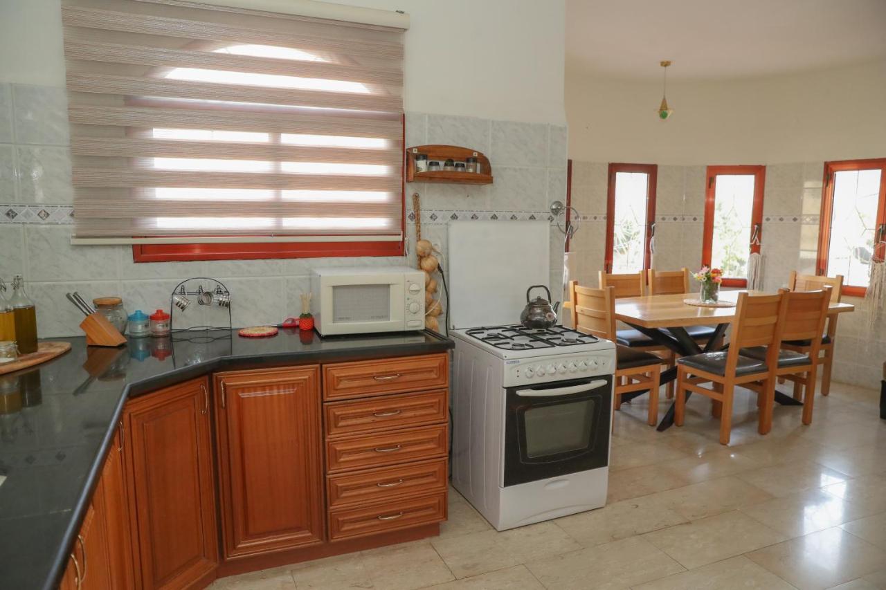 valentine House Appartement Deir Hanna Buitenkant foto
