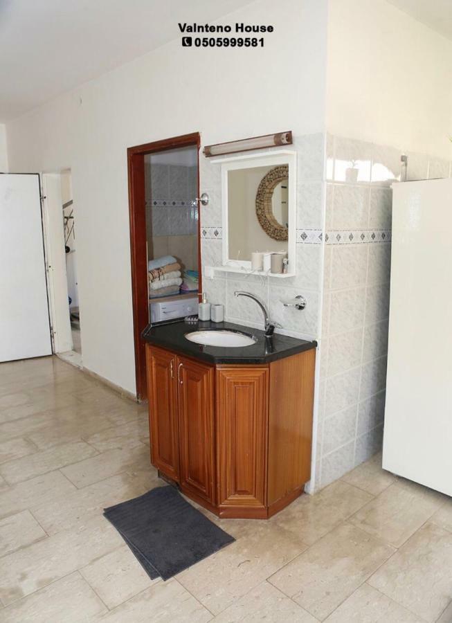 valentine House Appartement Deir Hanna Buitenkant foto